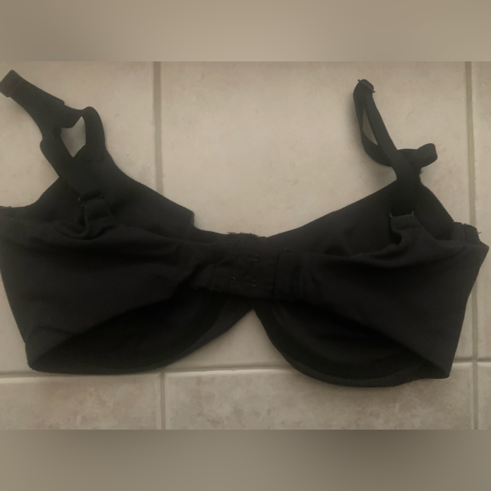 I’m selling 4 Skims bras together as a bundle, all 36DD (36E). Colors as shown. - Picture 6 of 16